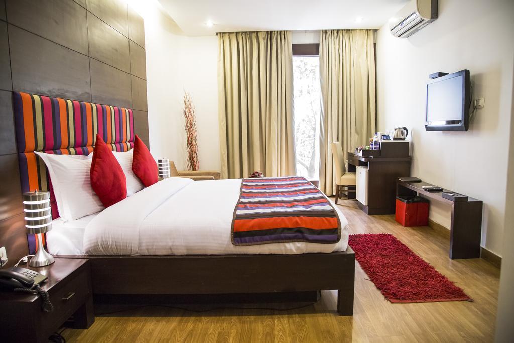Hotel La Suite New Delhi Exteriör bild
