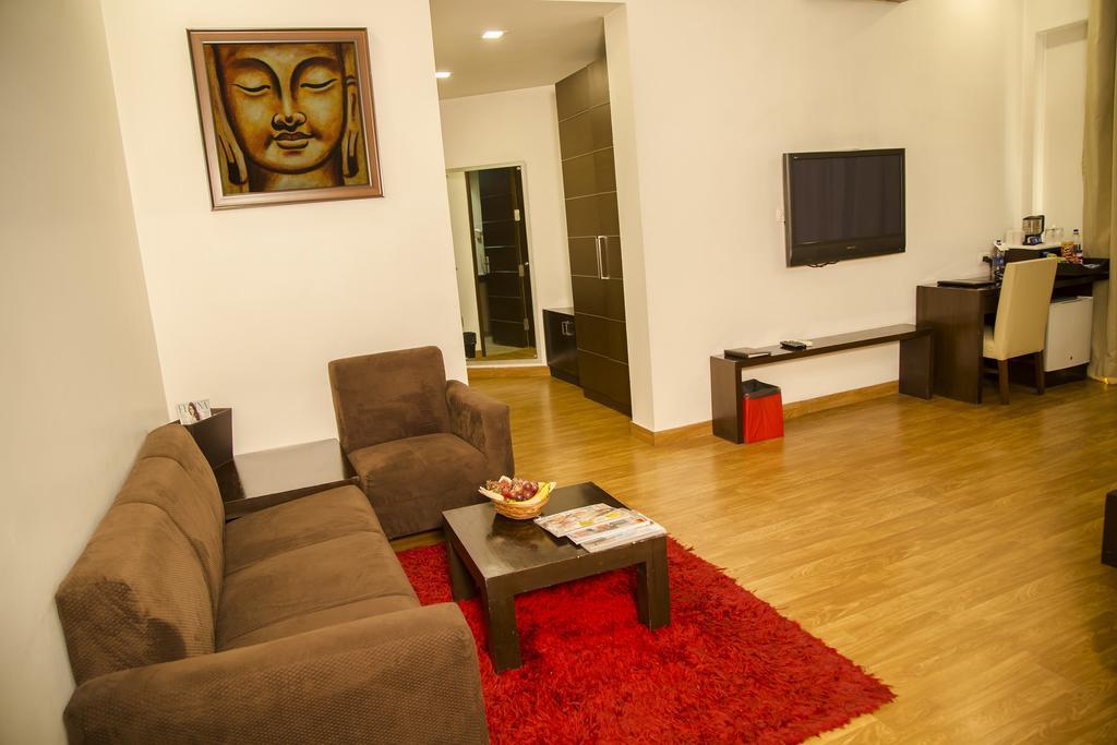 Hotel La Suite New Delhi Exteriör bild