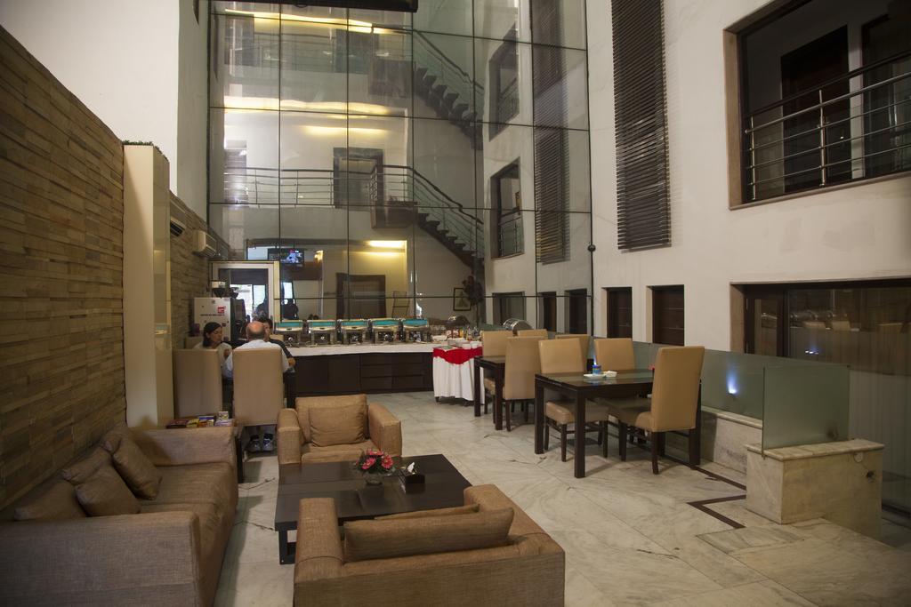 Hotel La Suite New Delhi Exteriör bild