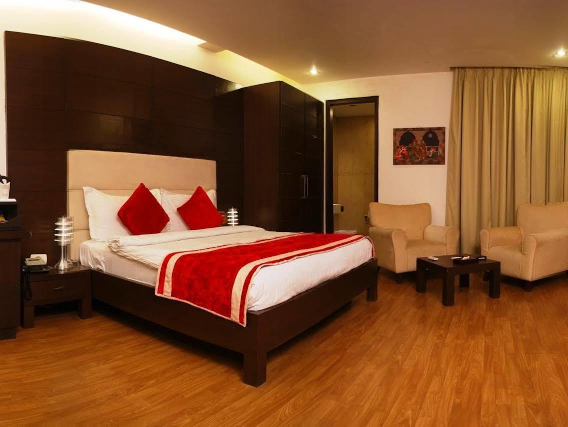 Hotel La Suite New Delhi Exteriör bild