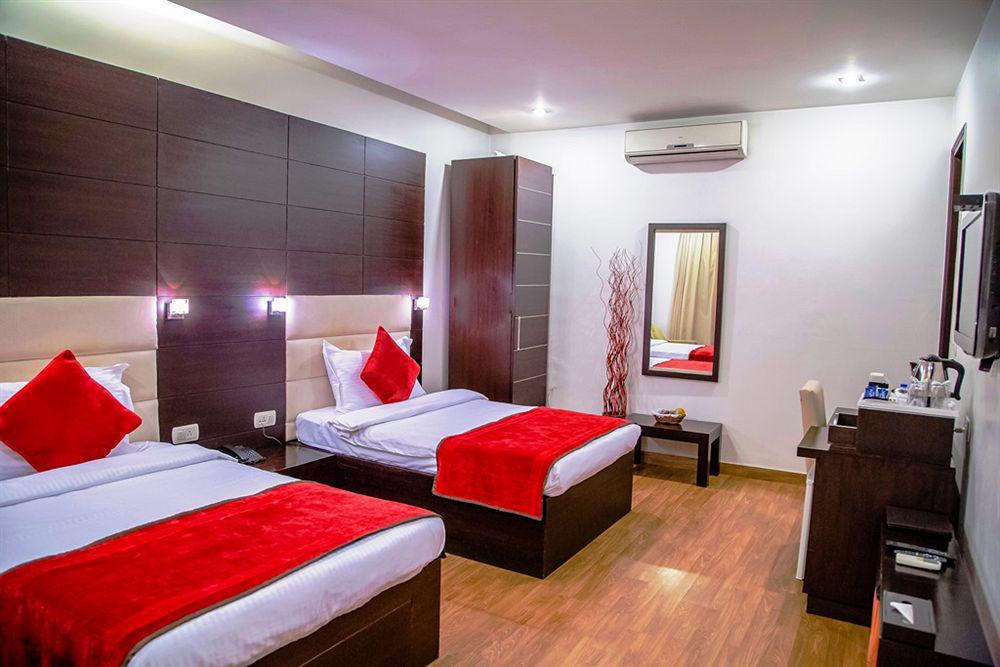 Hotel La Suite New Delhi Exteriör bild